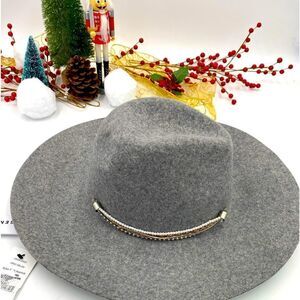 Women’s Eugenia Kim felt hat.